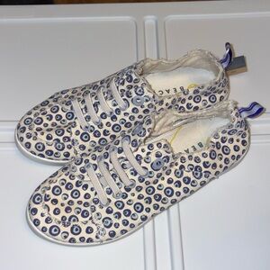 Vionic Beach 8 Casual Pismo Blue and White Bubbles Canvas Sneakers NWT